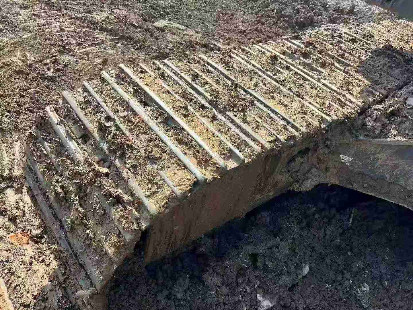 Used Volvo EC240 Excavator 2016 Model / 9