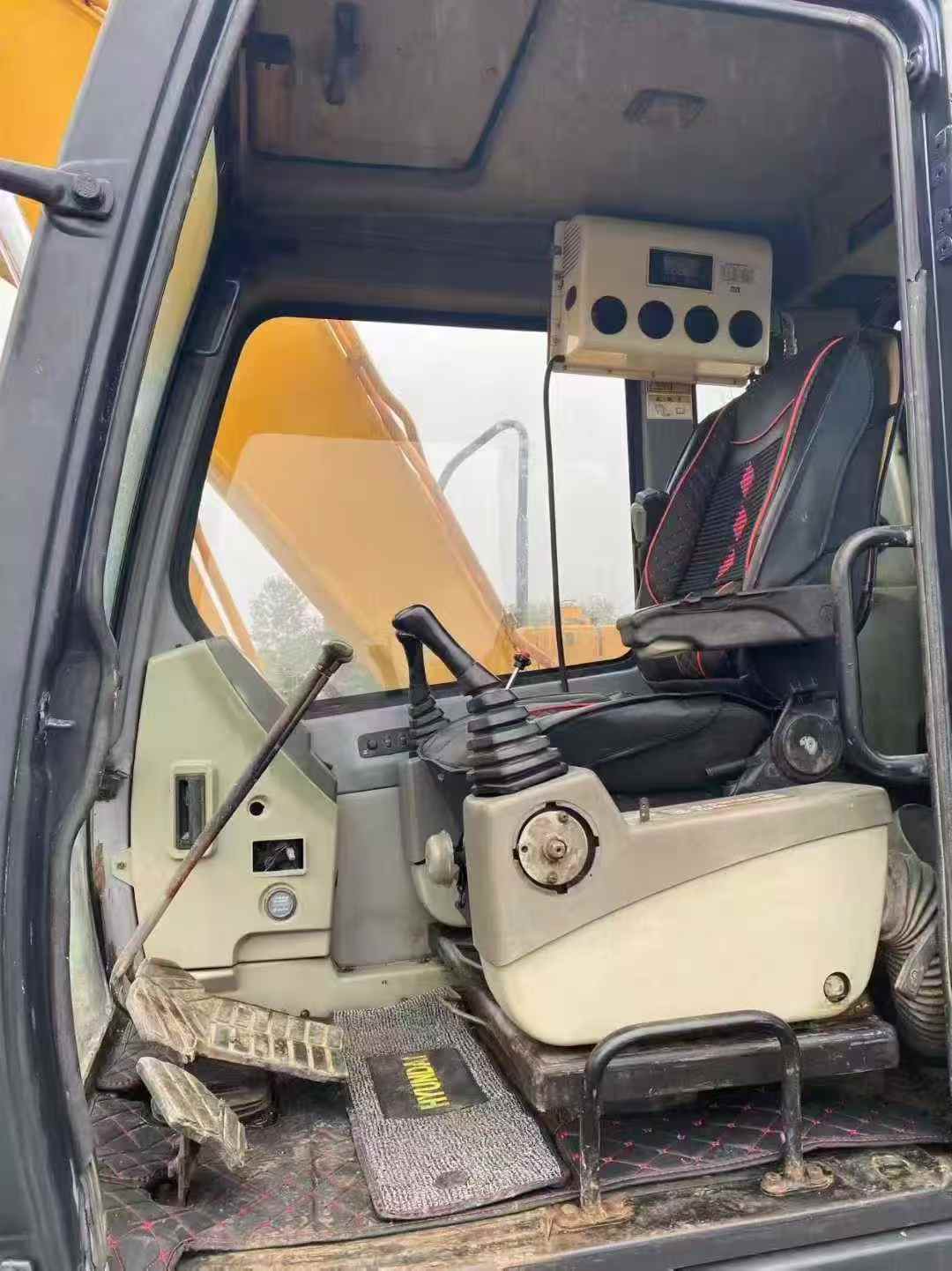 Used Hyundai R150-7 Excavator 2016 Model / 3