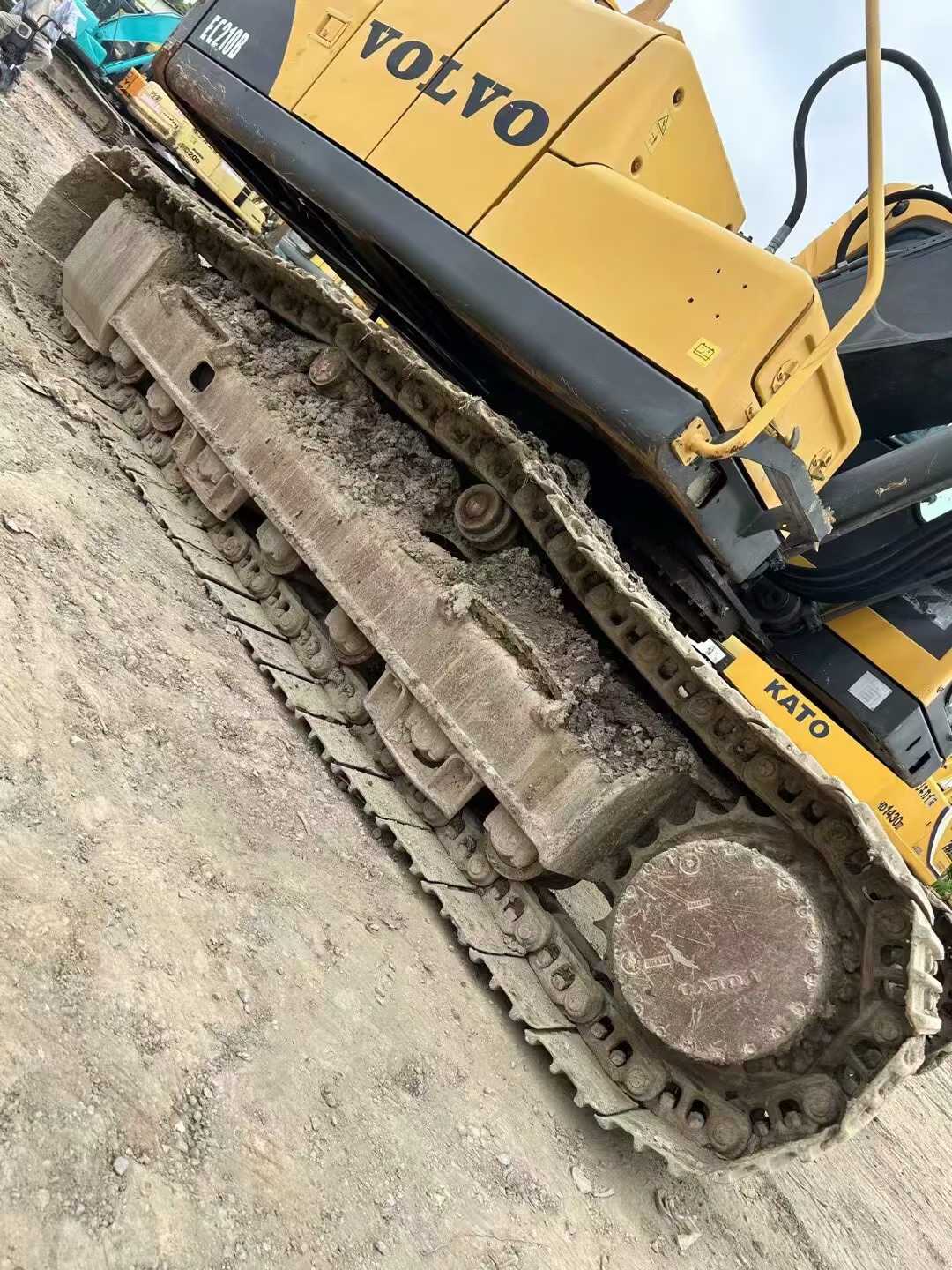 Used Volvo EW210C Excavator 2016 Model / 9