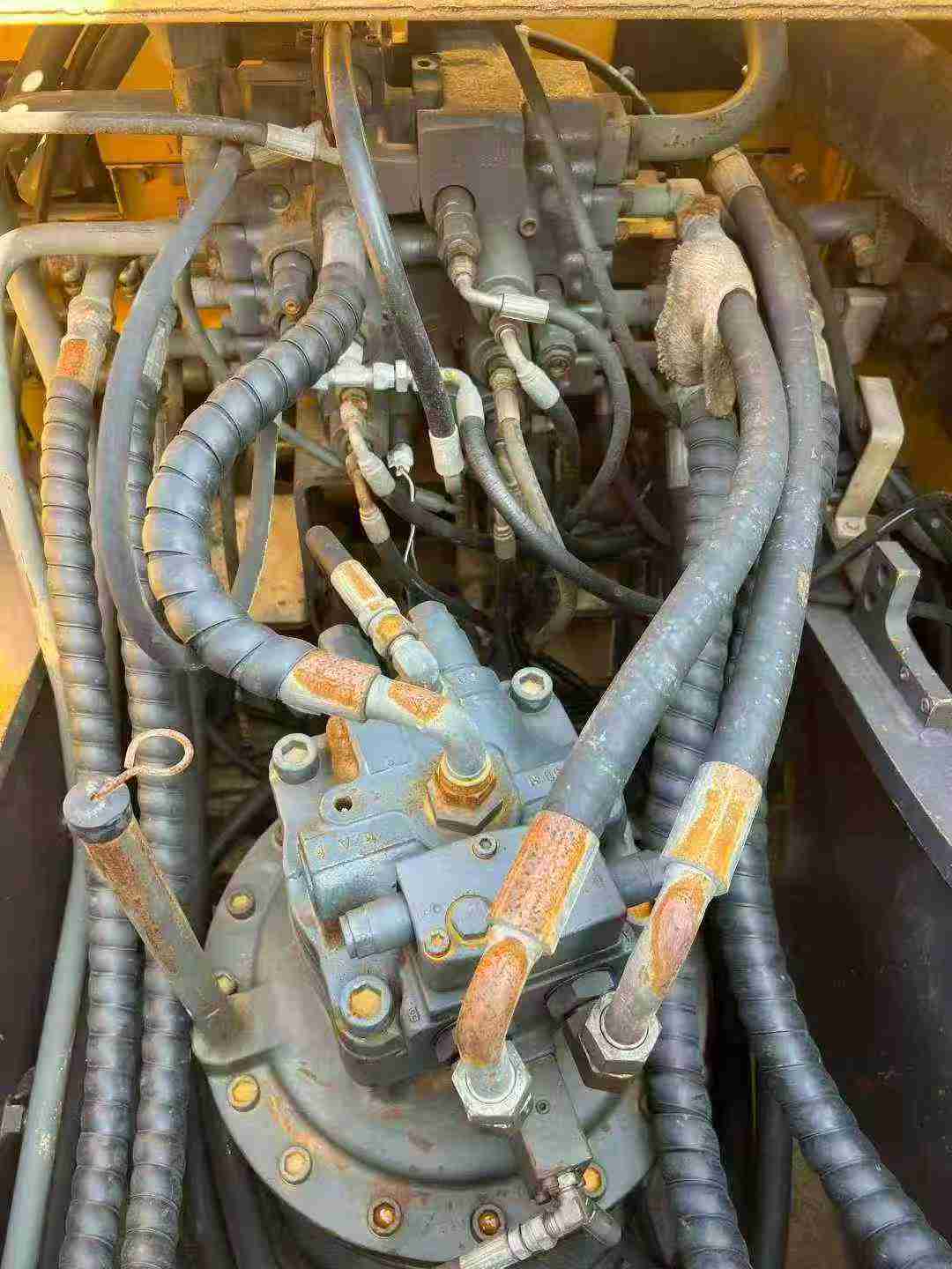 Used Volvo EC240 Excavator 2016 Model / 4