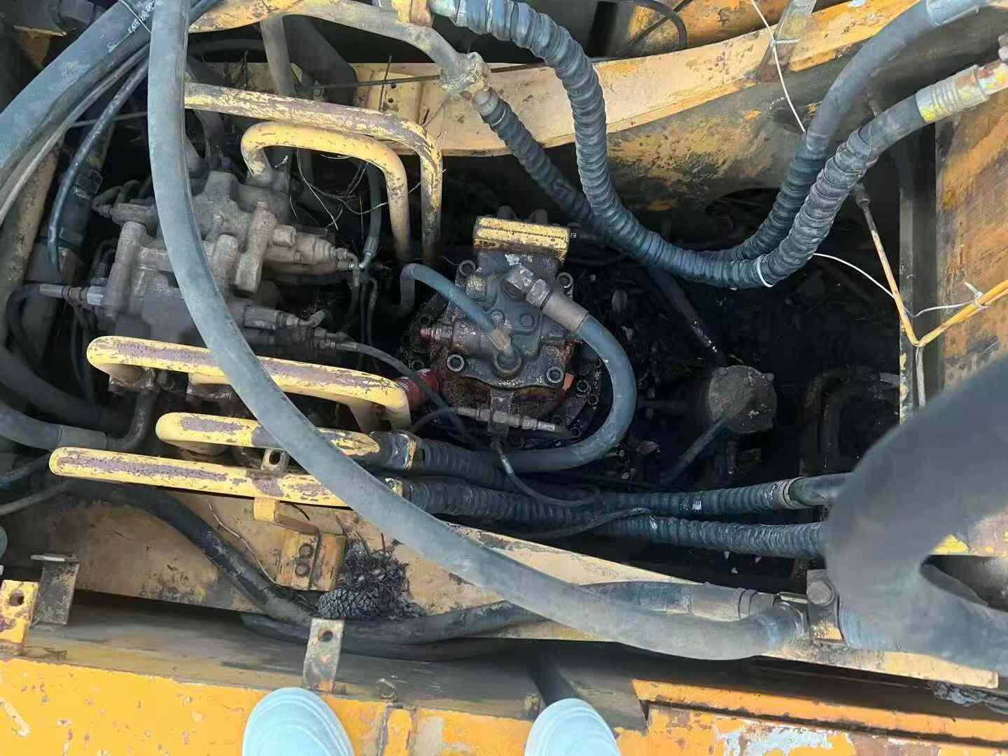 Used Hyundai 350LC-9V Excavator 2016 Model / 3