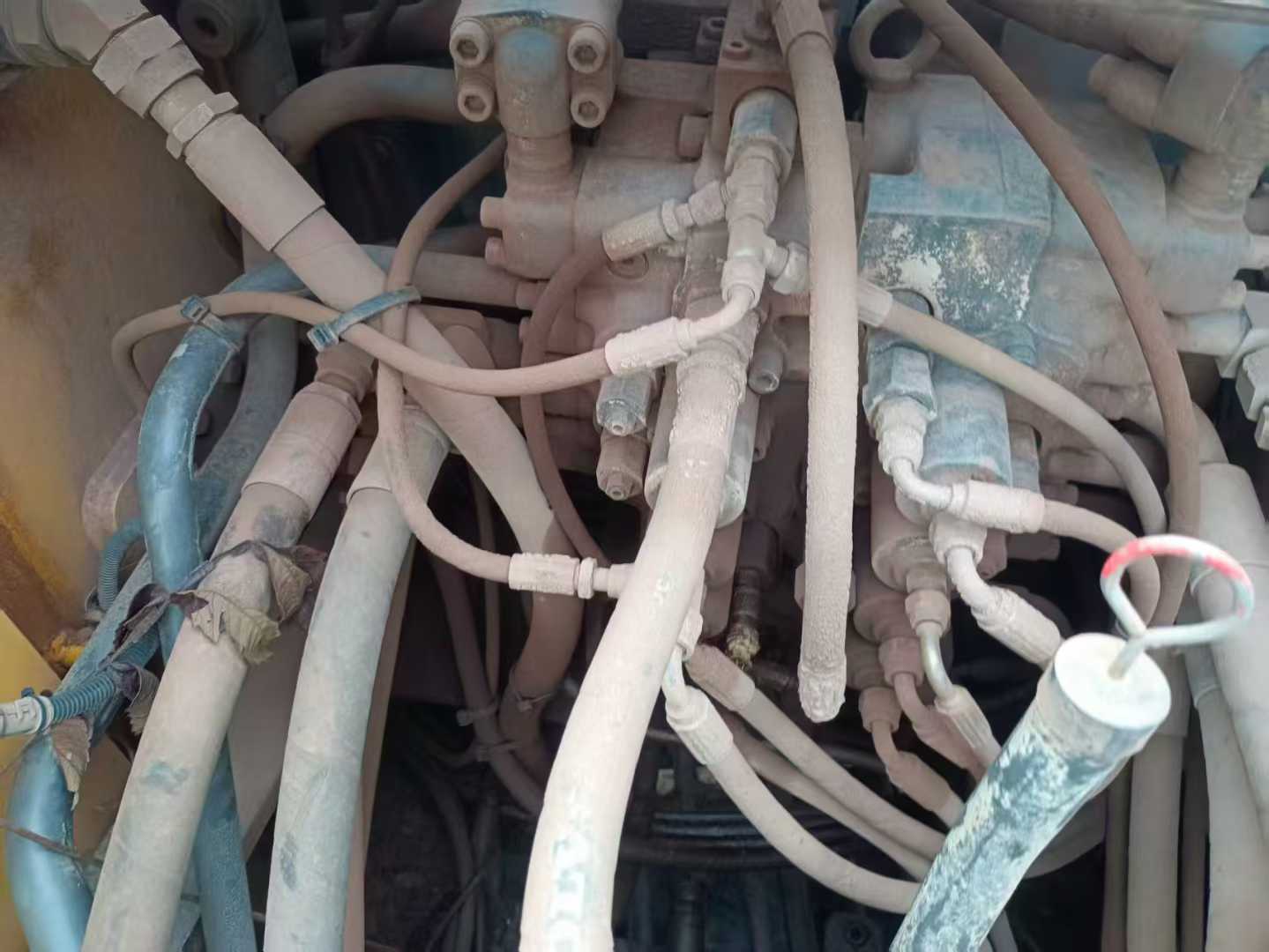 Used Volvo EC200 Excavator 2020 Model / 4