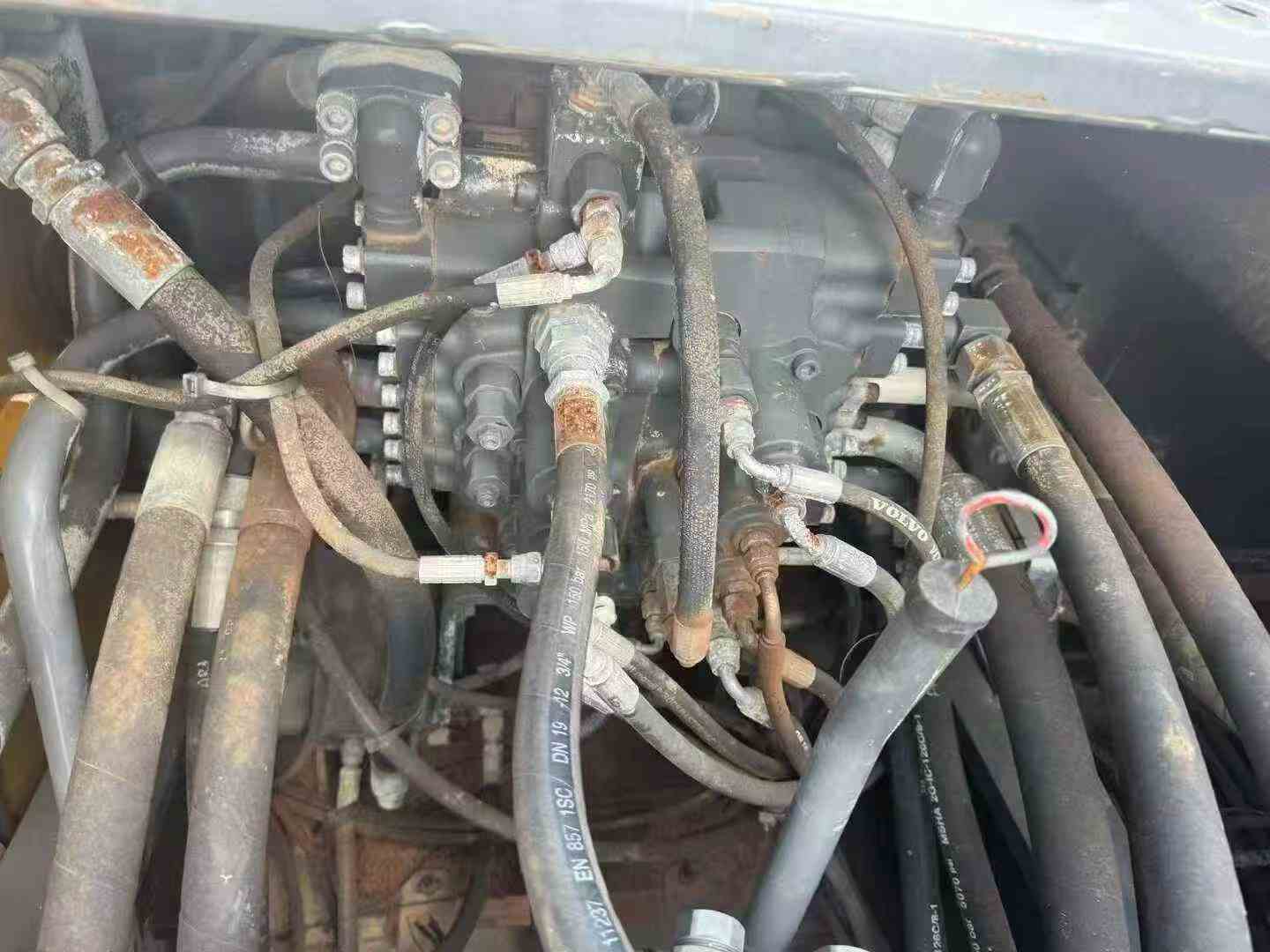 Used Volvo EC200 Excavator 2018 Model / 6