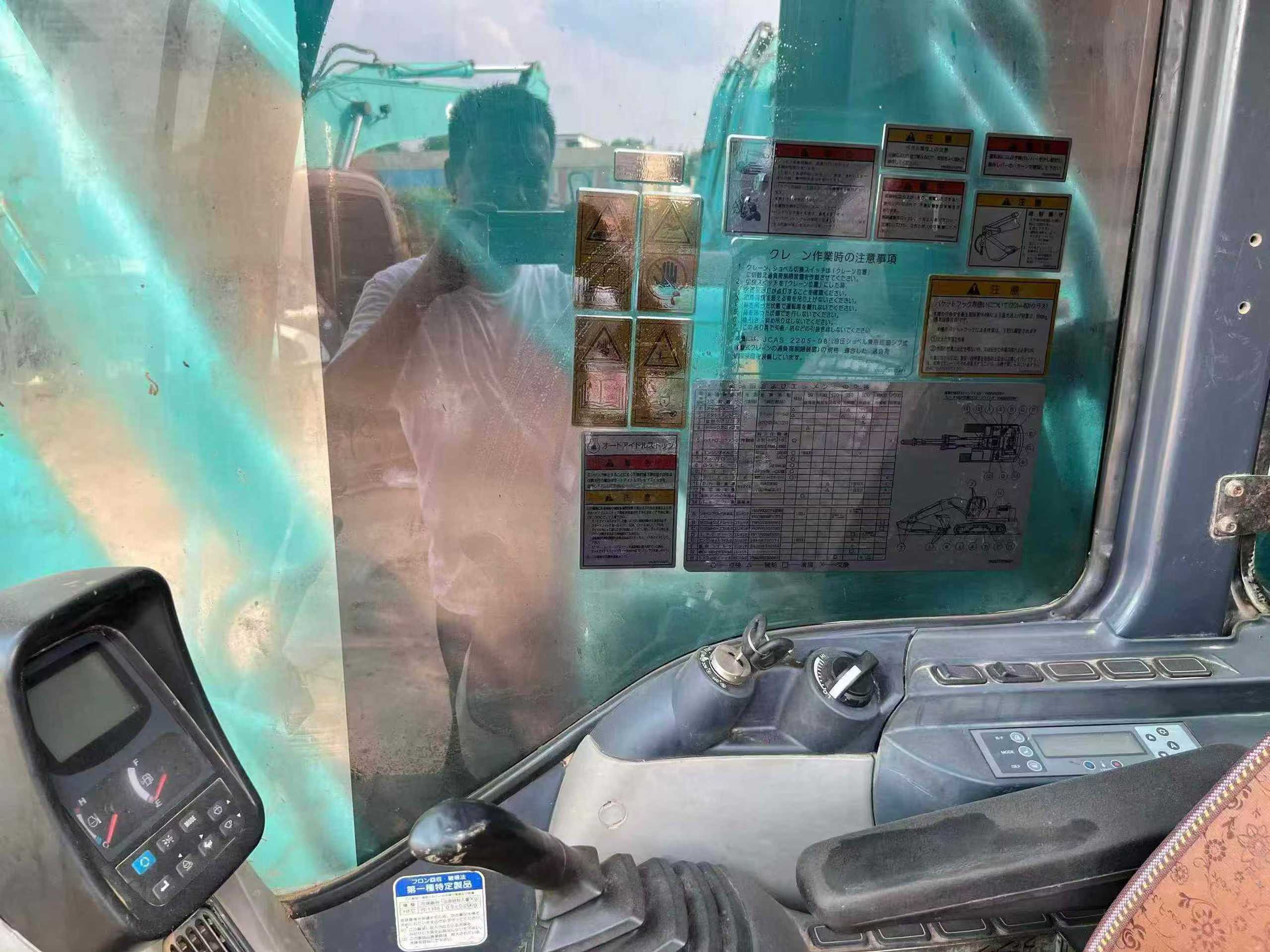 Used Kobelco SK200 Excavator 2016 Model / 9