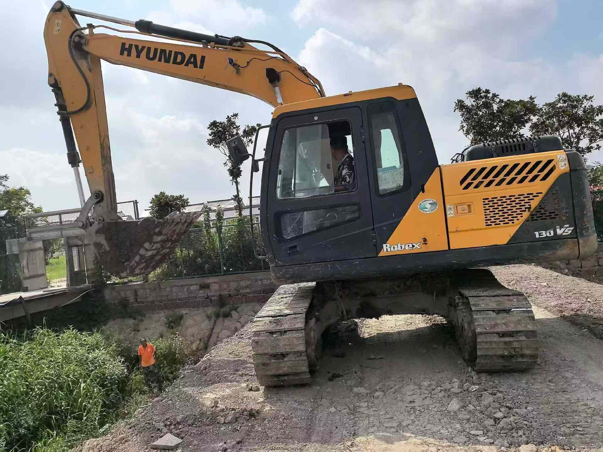 Used Hyundai 130LVS Excavator 2020 Model / 3