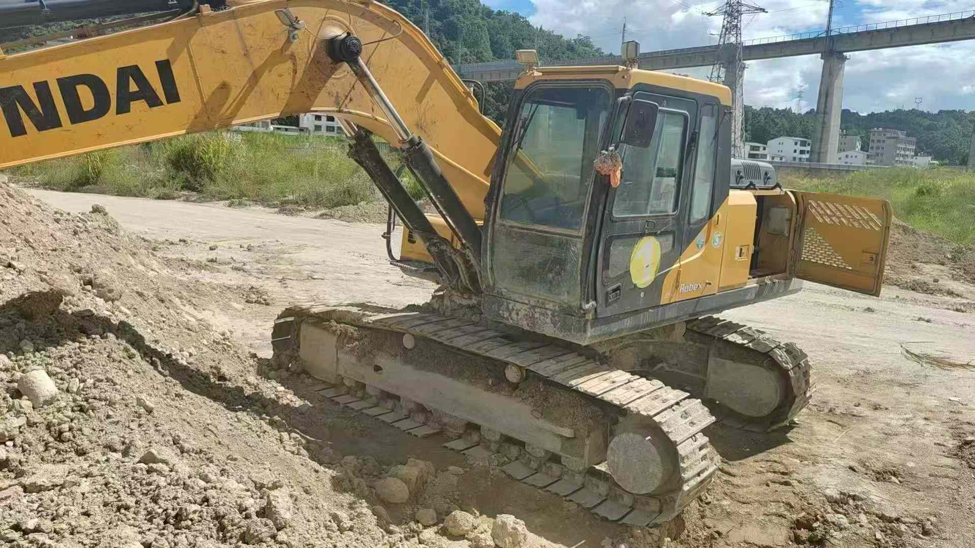 Used Hyundai R215VSN Excavator 2020 Model / 3