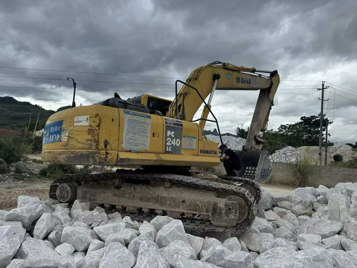 Used Komatsu PC240LC-8M0 Excavator 2014 Model