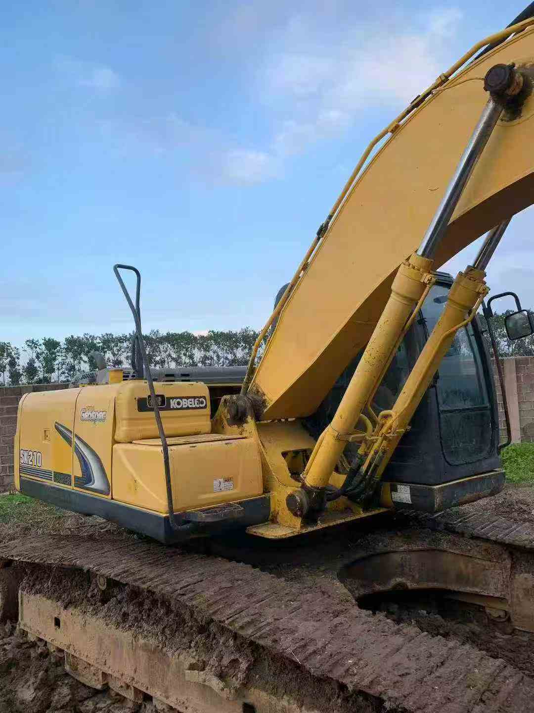 Used Kobelco SK210 Excavator 2016 Model / 2