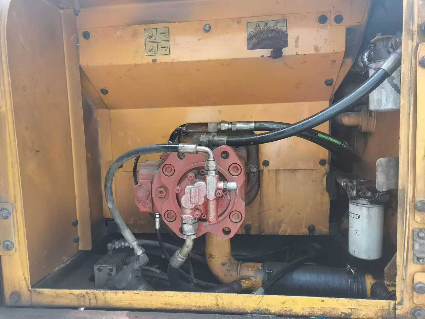 Used Hyundai R215-7 Excavator 2016 Model / 4