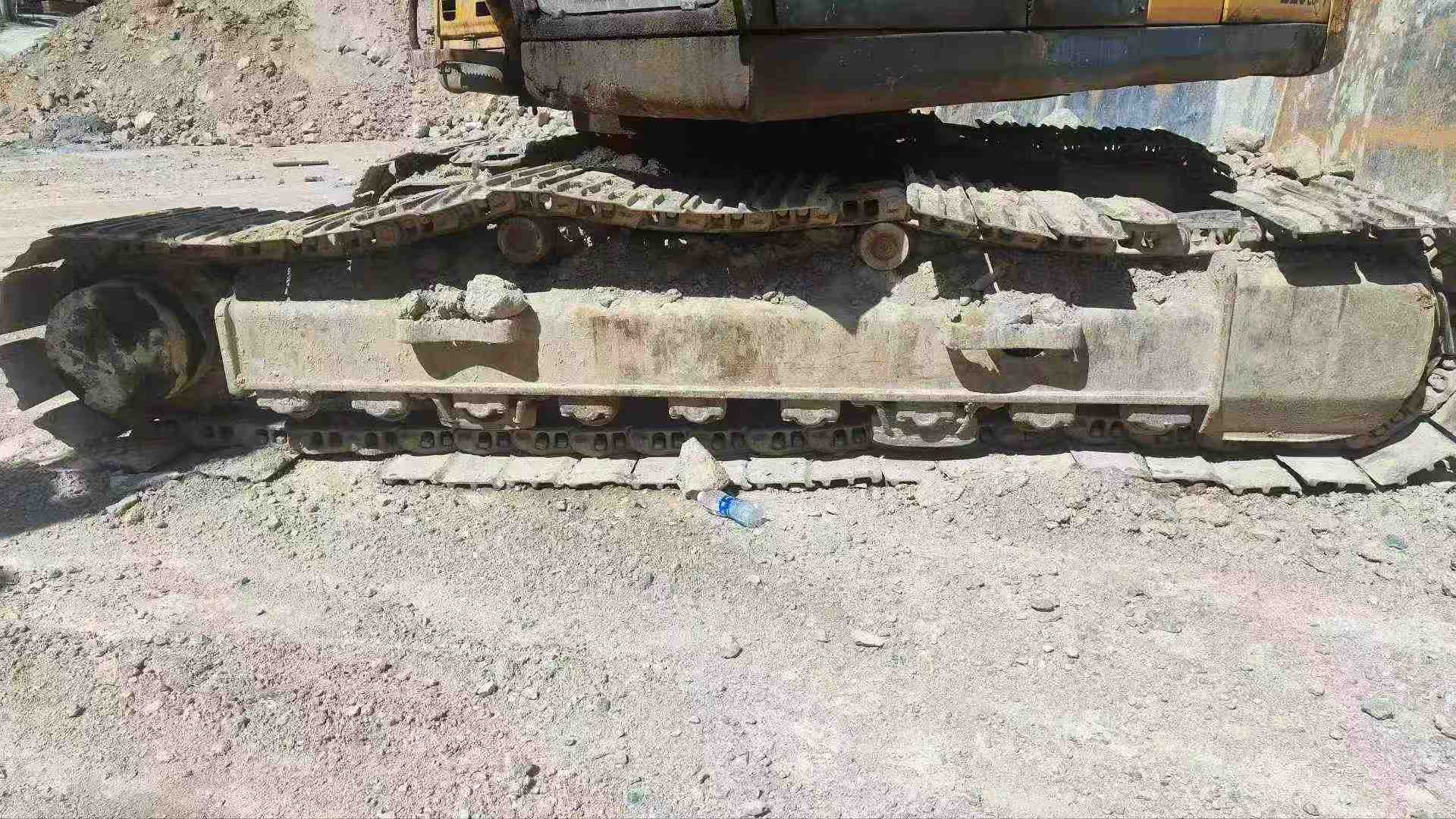 Used Hyundai R225-7 Excavator 2016 Model / 7
