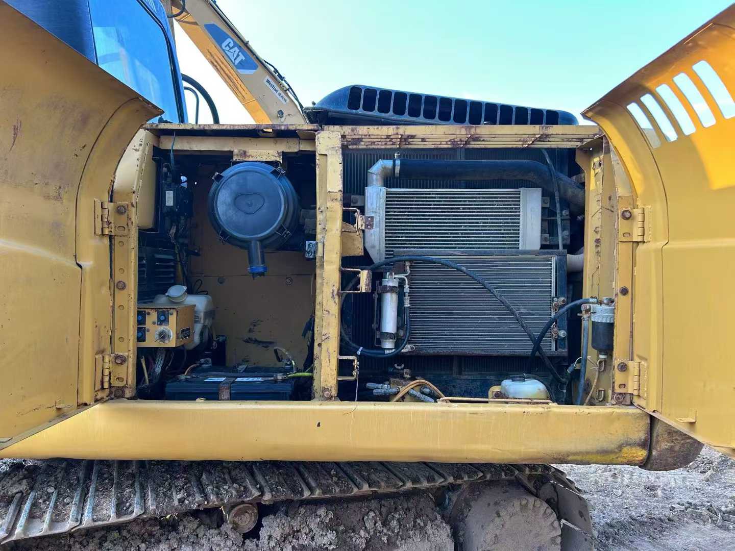 Used Caterpillar 320D Excavator 2016 Model / 8