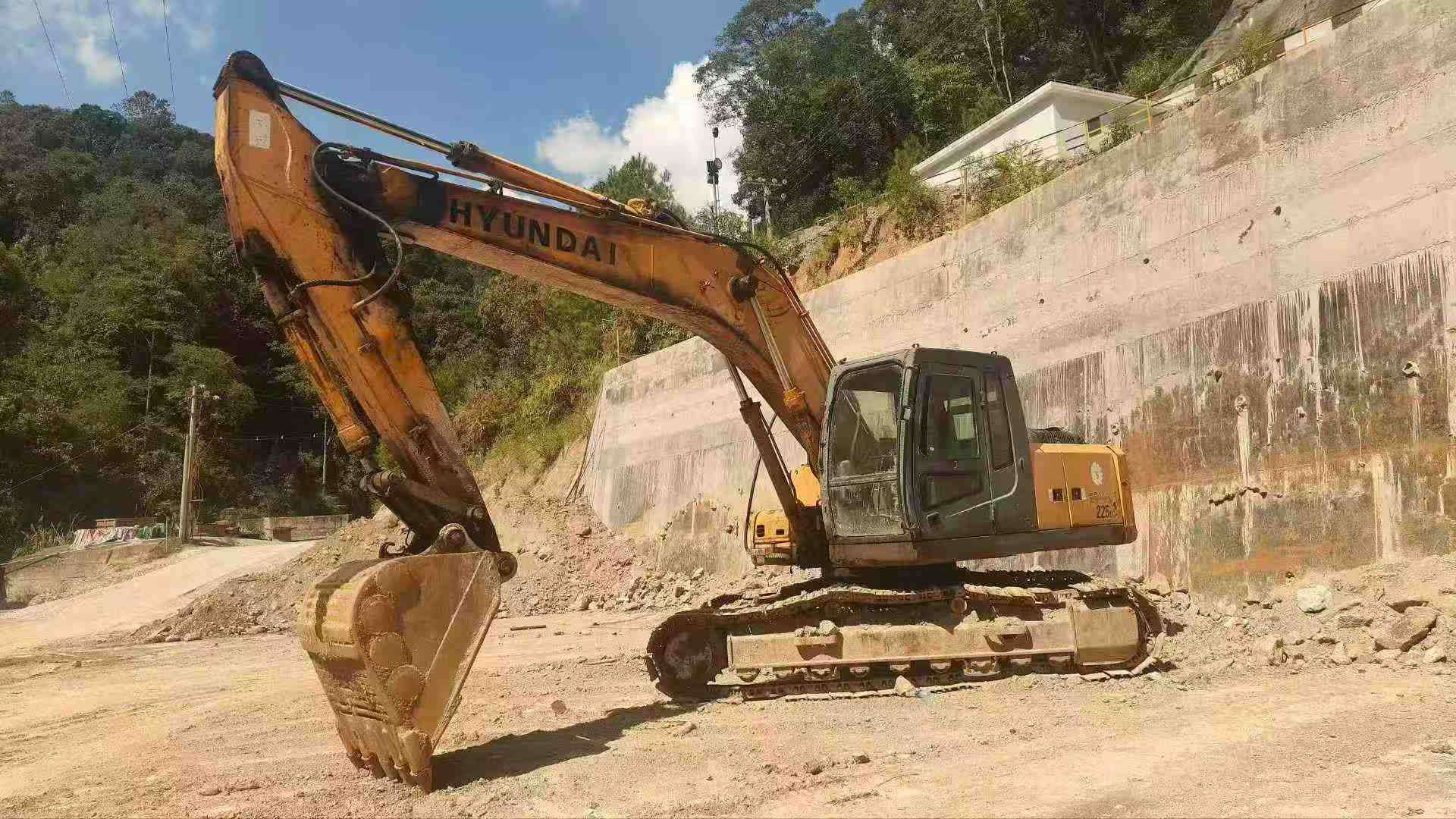 Used Hyundai R225-7 Excavator 2016 Model / 2