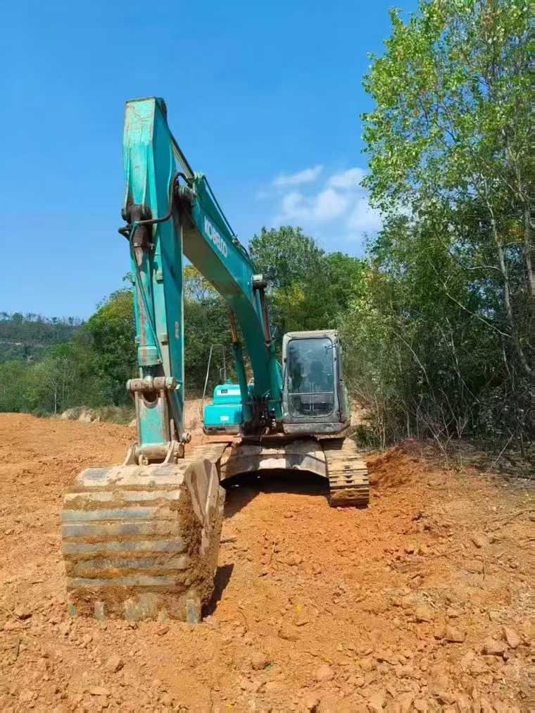 Used Kobelco SK210 Excavator 2012 Model / 3