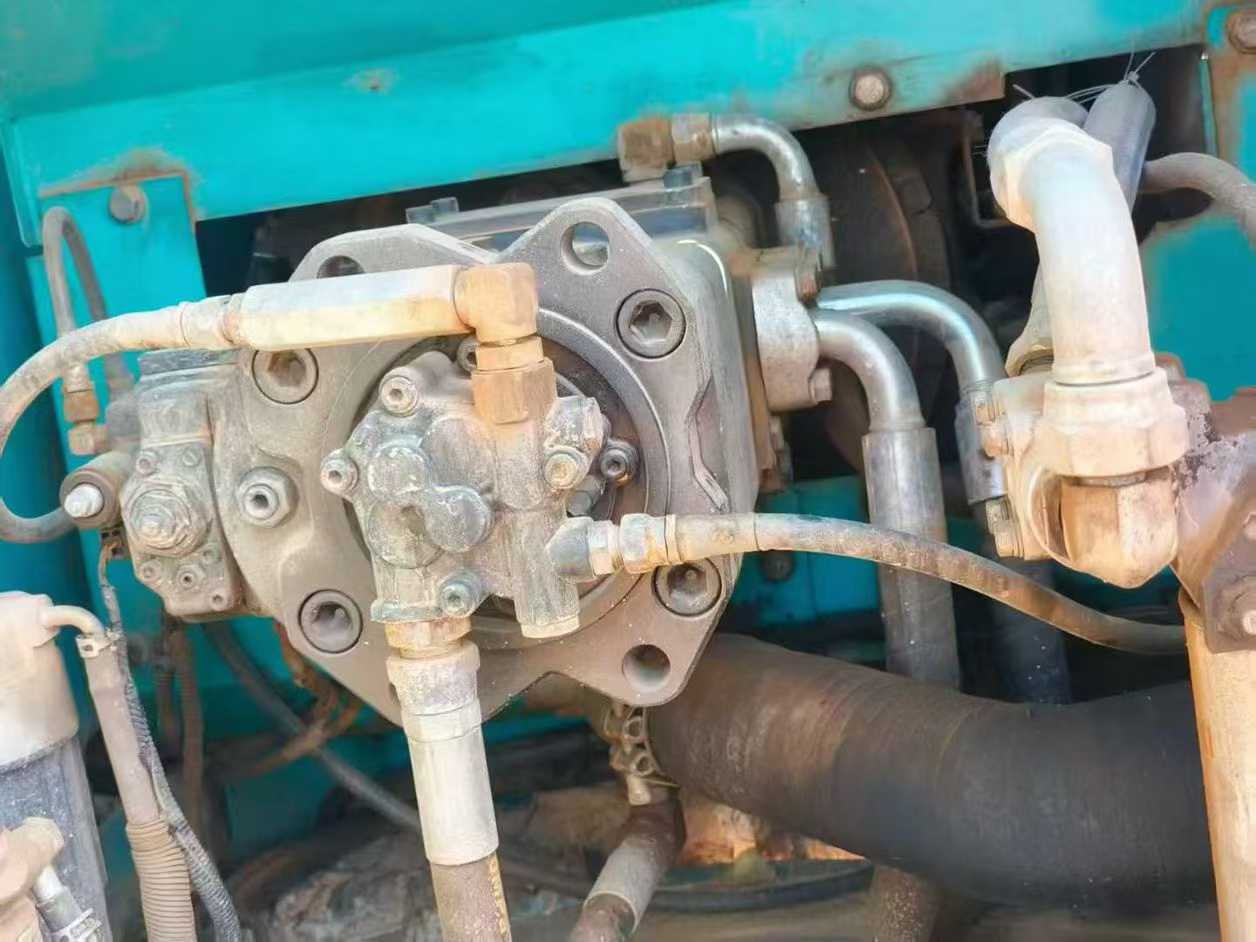 Used Kobelco SK210 Excavator 2012 Model / 6