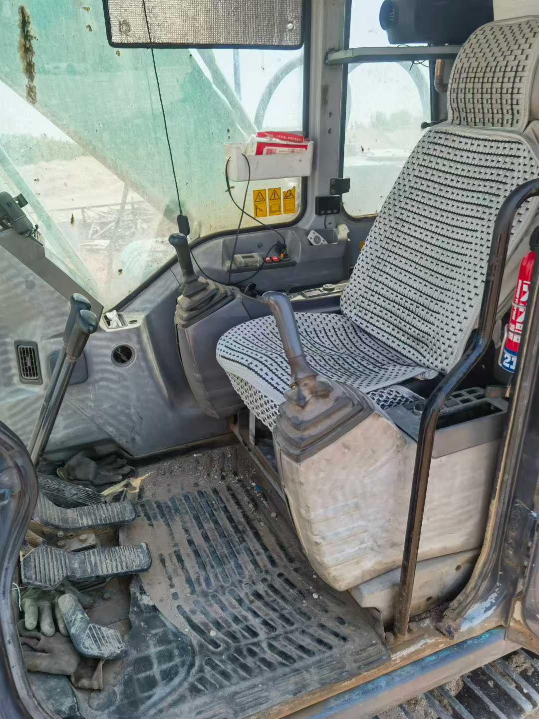 Used Kobelco SK200-6E Excavator 2016 Model / 9