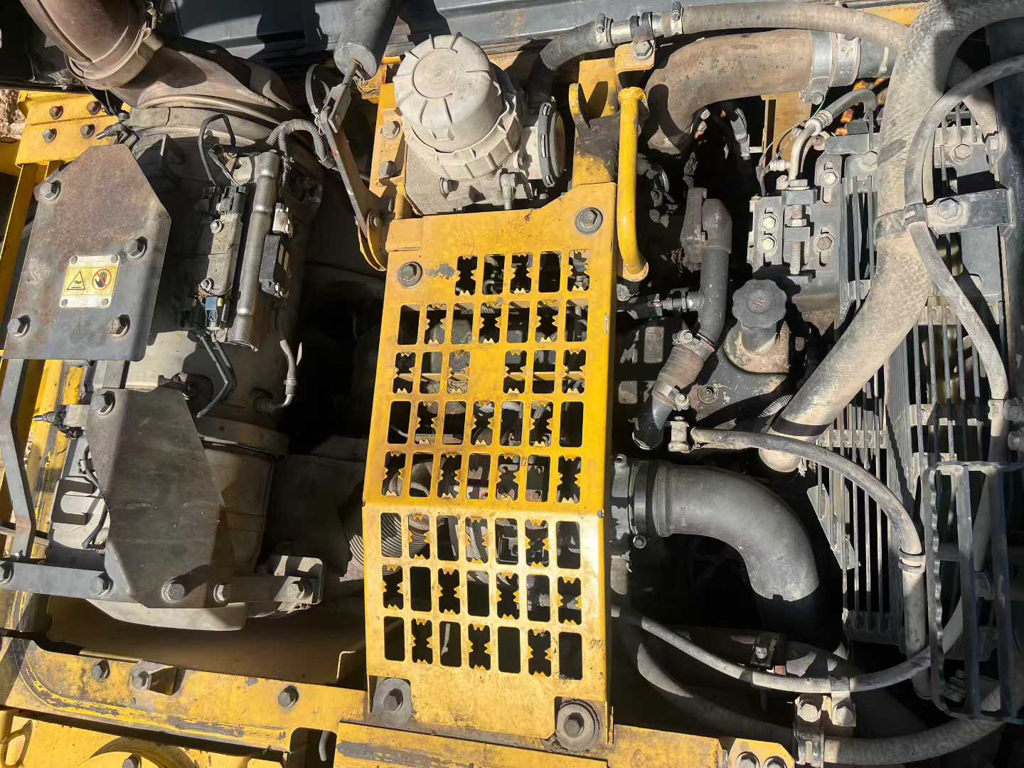 Used Komatsu PC220-1 Excavator 2016 Model / 3