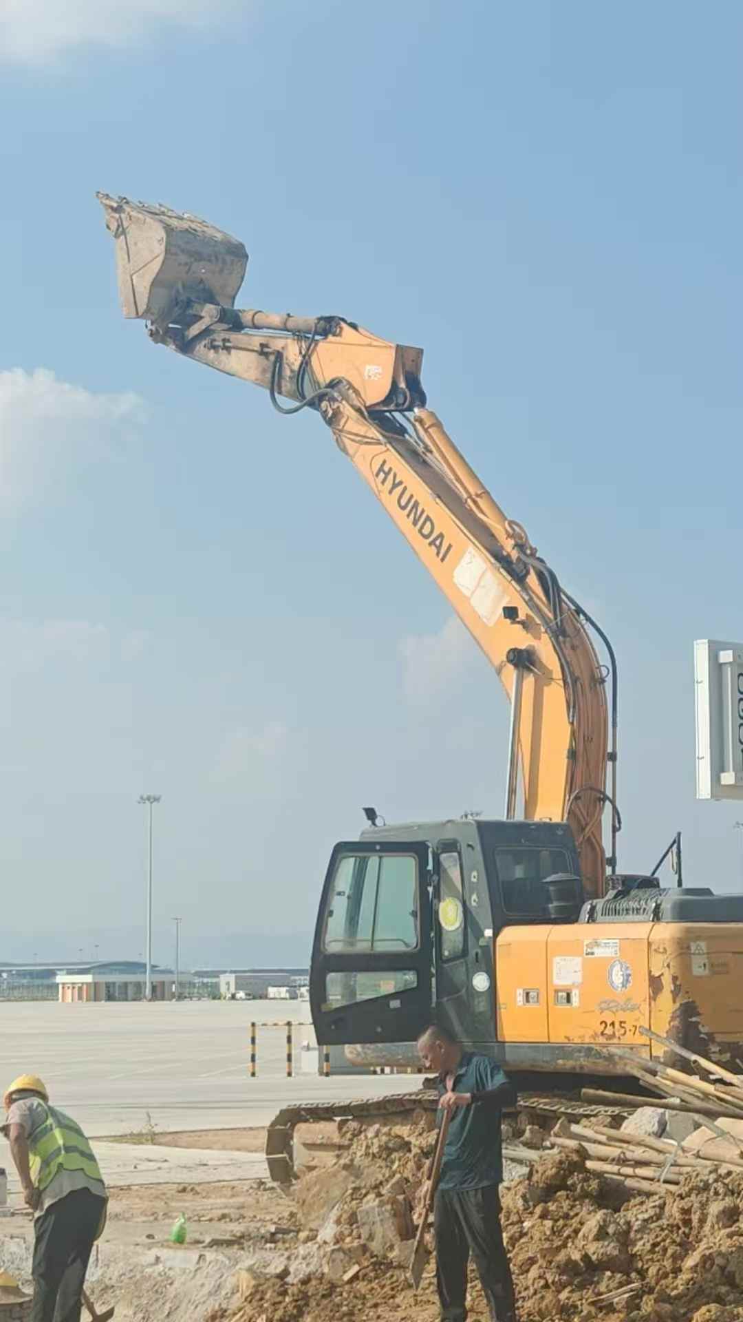 Used Hyundai HX200 Excavator 2016 Model