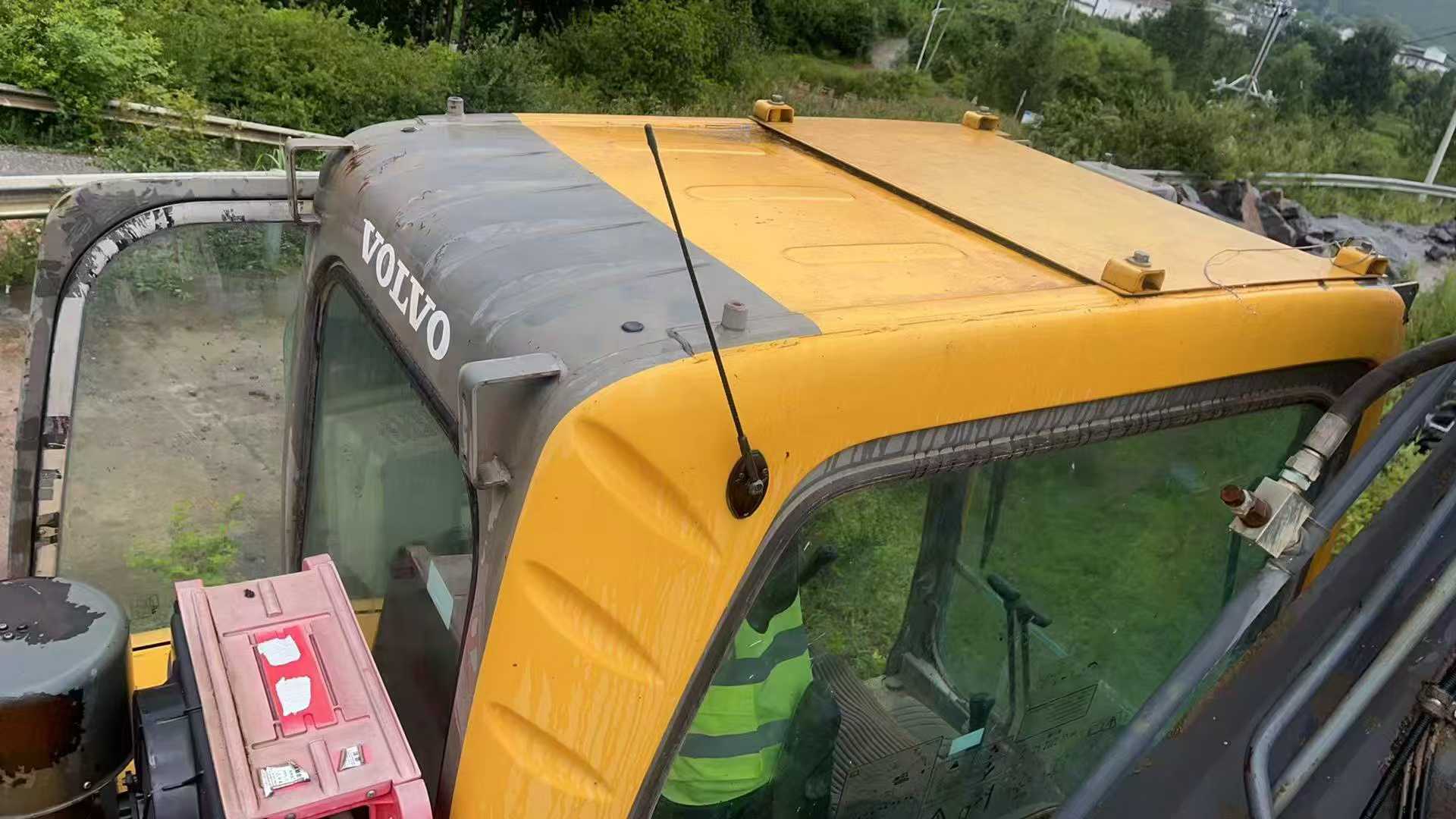 Used Volvo EW210C Excavator 2012 Model / 9