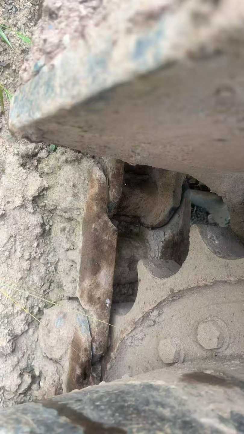 Used Volvo EW210C Excavator 2012 Model / 4