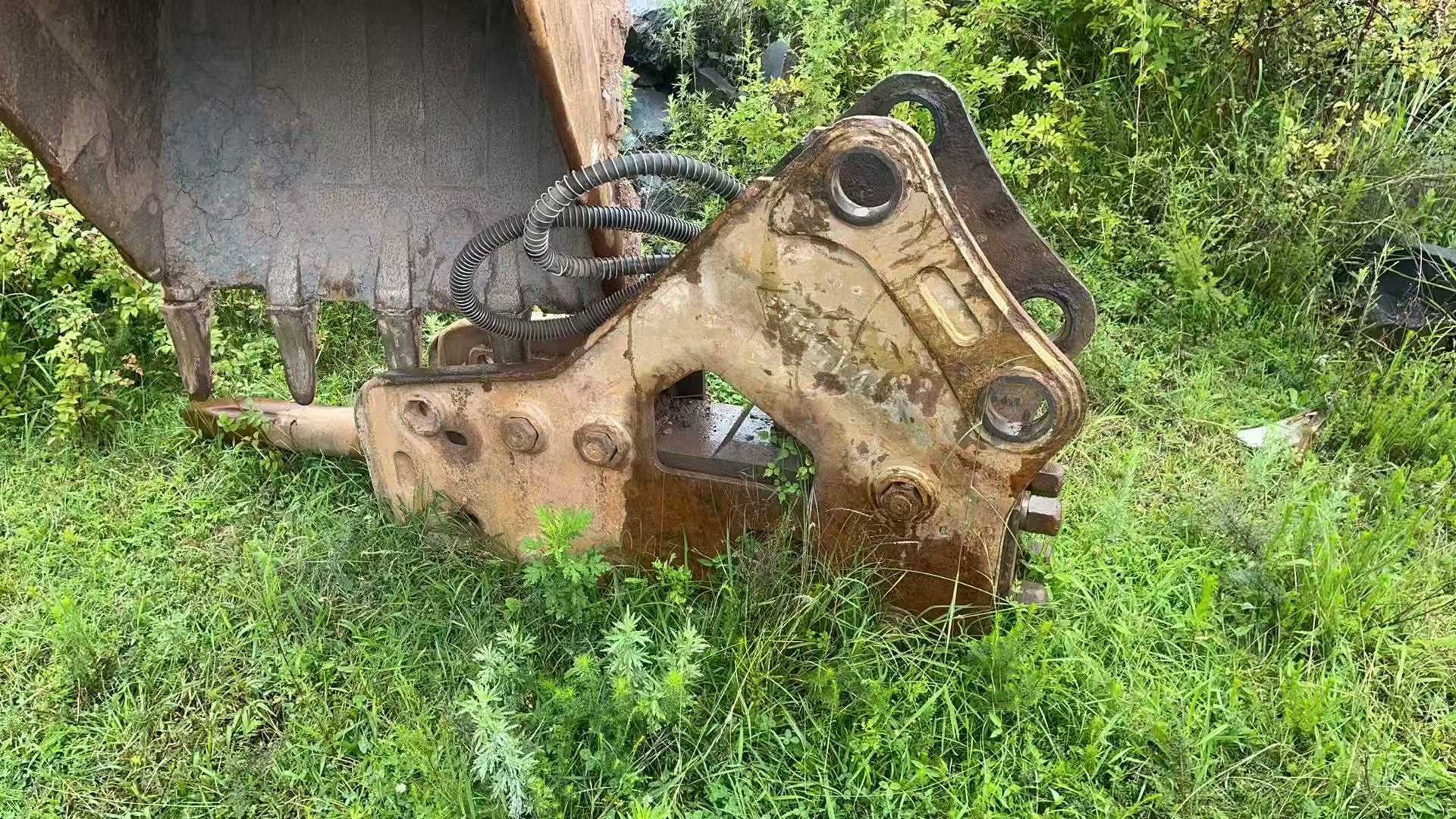 Used Volvo EW210C Excavator 2012 Model / 8