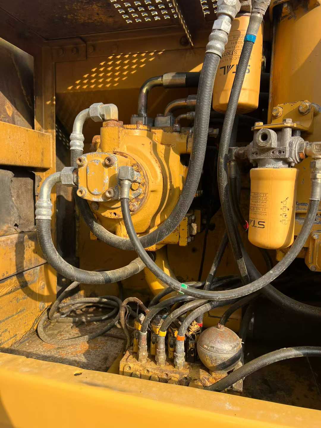 Used Caterpillar 320B Excavator 2016 Model / 4