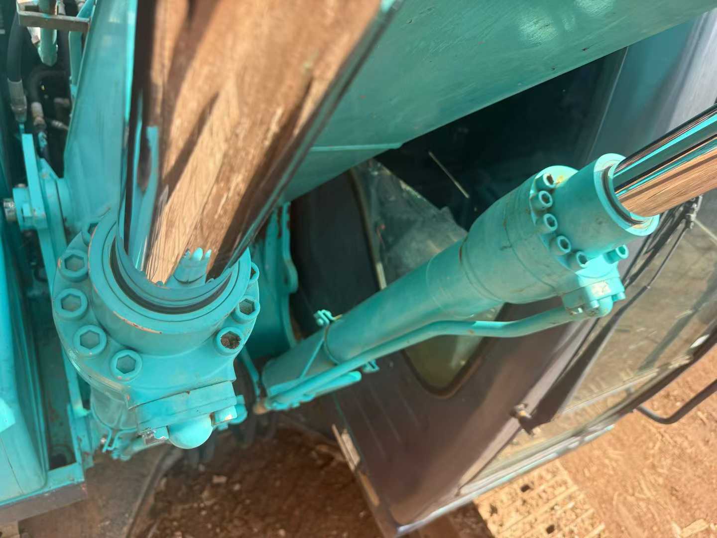 Used Kobelco SK140 Excavator 2011 Model / 4