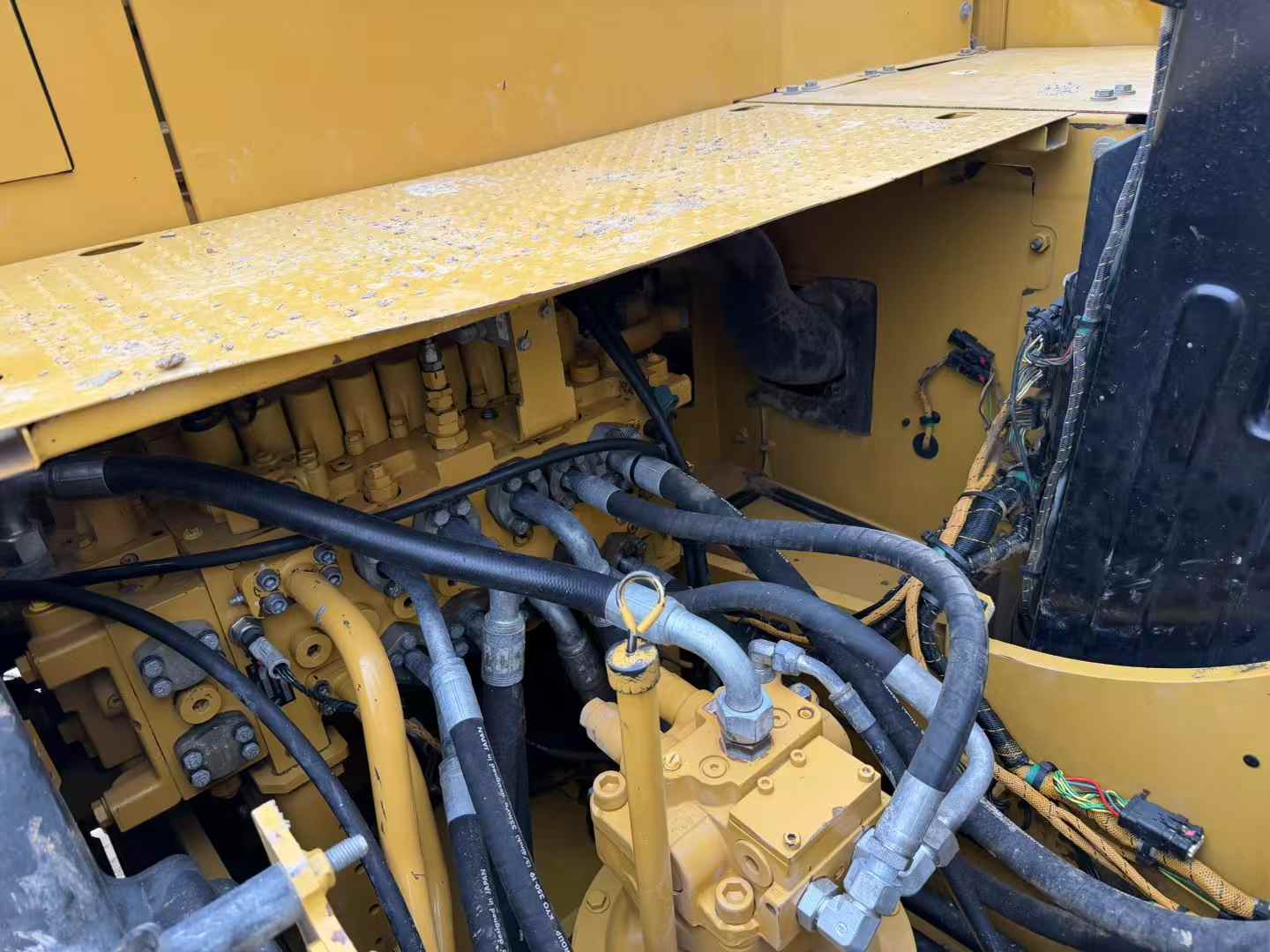 Used Caterpillar 323 Excavator 2019 Model / 6