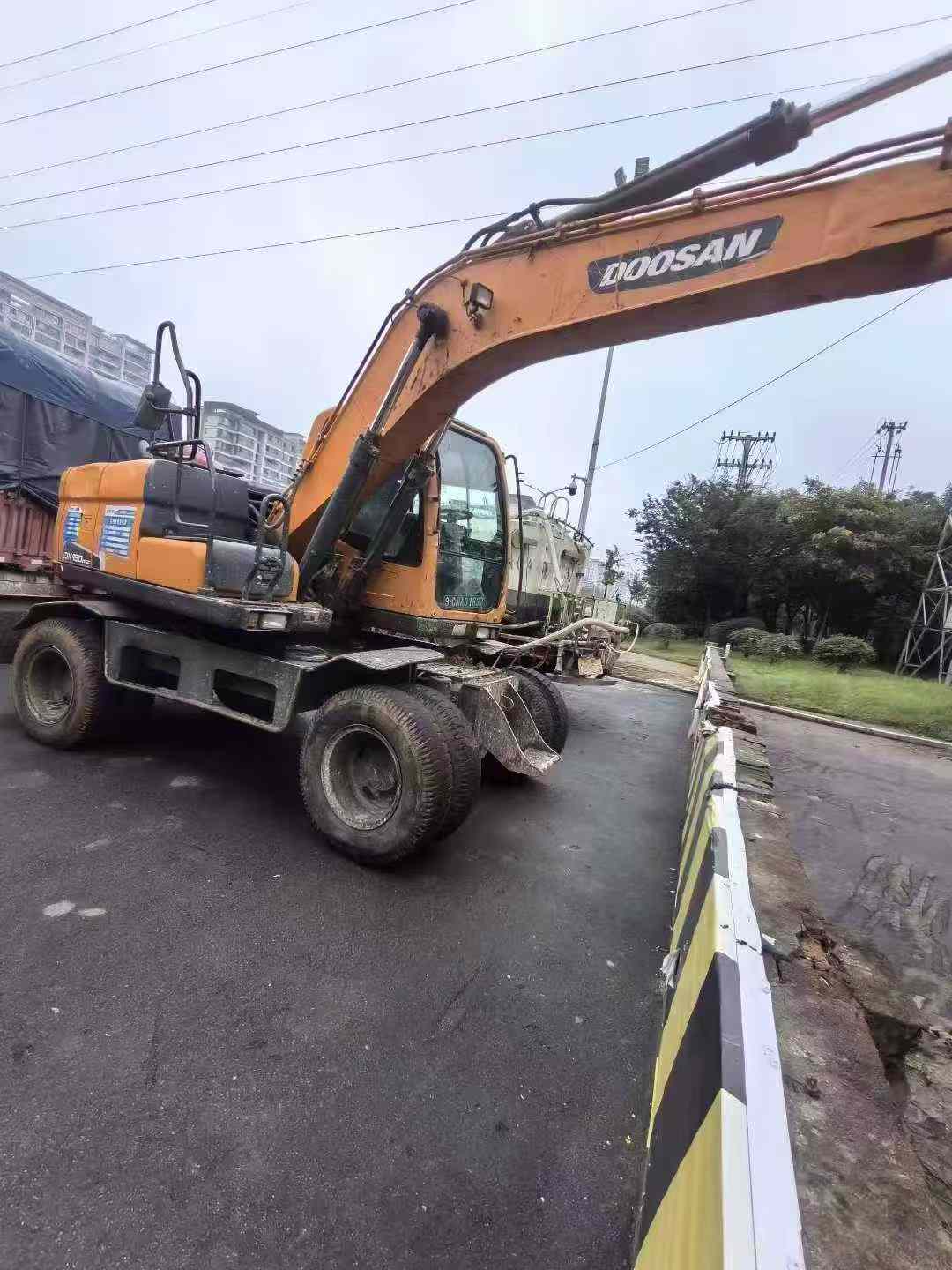 Used Doosan DX15 Excavator 2019 Model / 7