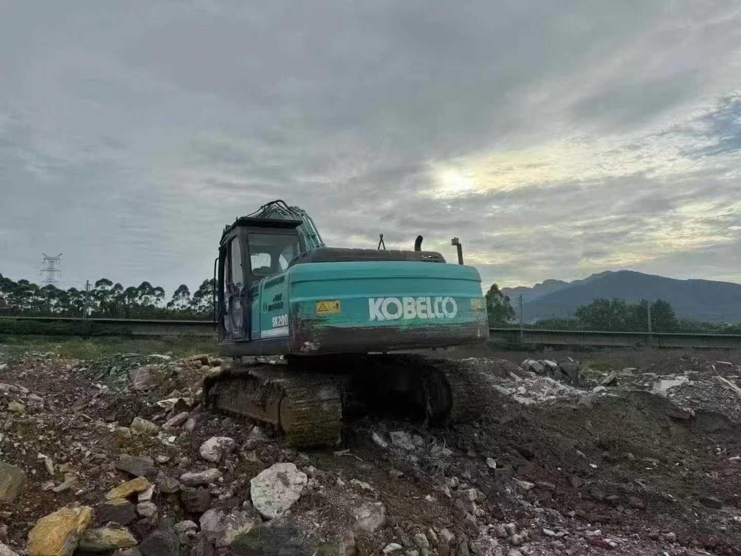 Used Kobelco SK200-11 Excavator 2016 Model / 3