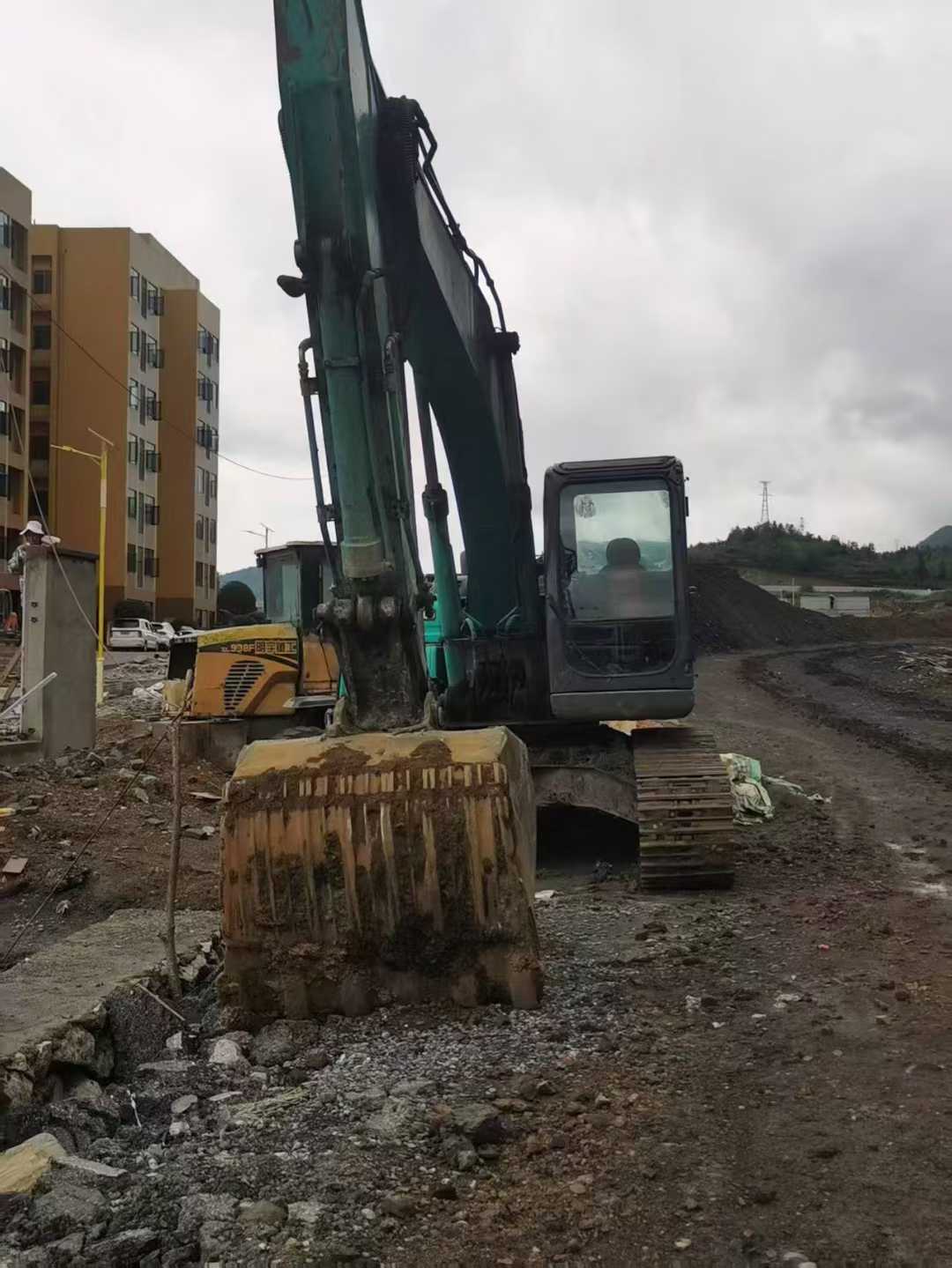 Used Kobelco SK210 Excavator 2011 Model / 2