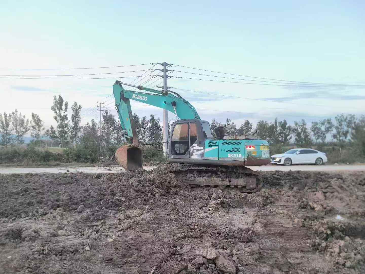 Used Kobelco SK210 Excavator 2011 Model / 3