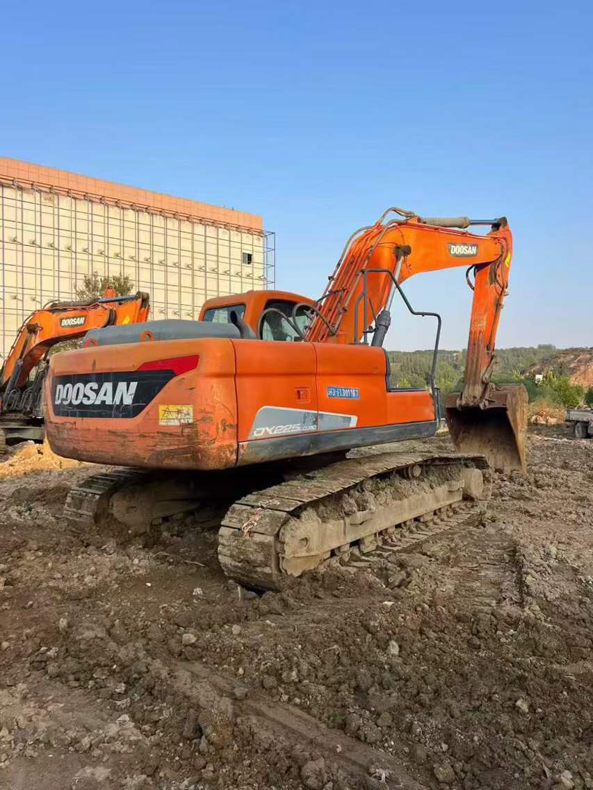 Used Doosan S225 Excavator 2018 Model / 3