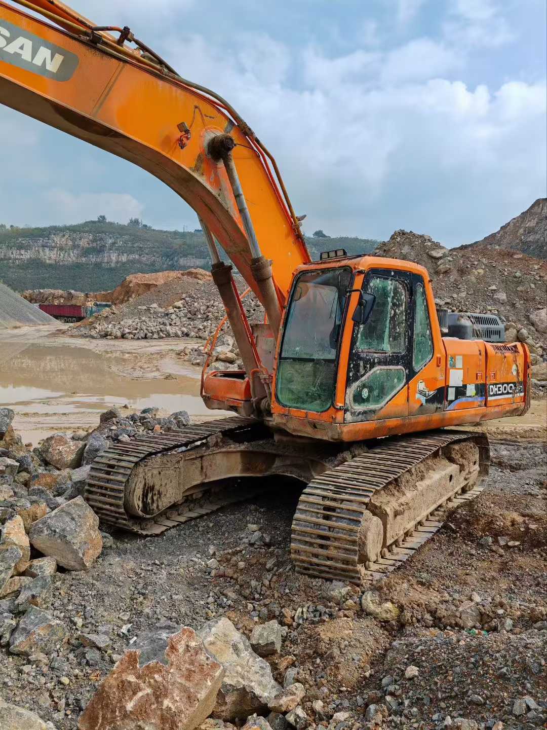 Used Doosan DL300 Excavator 2015 Model / 7