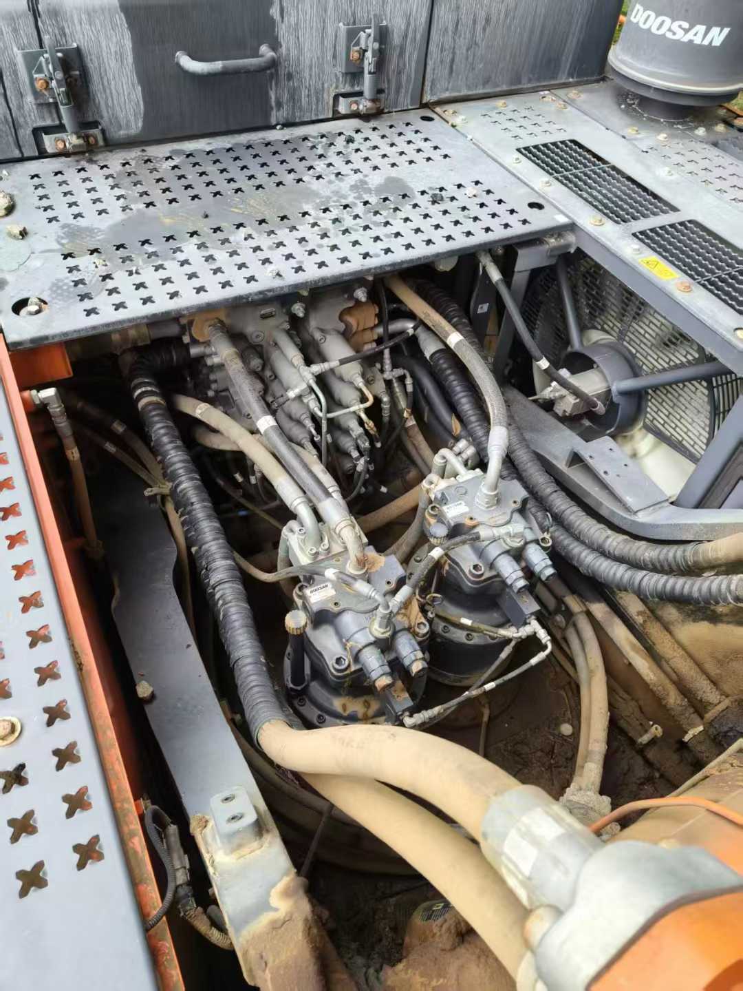 Used Doosan DX500 Excavator 2020 Model / 8