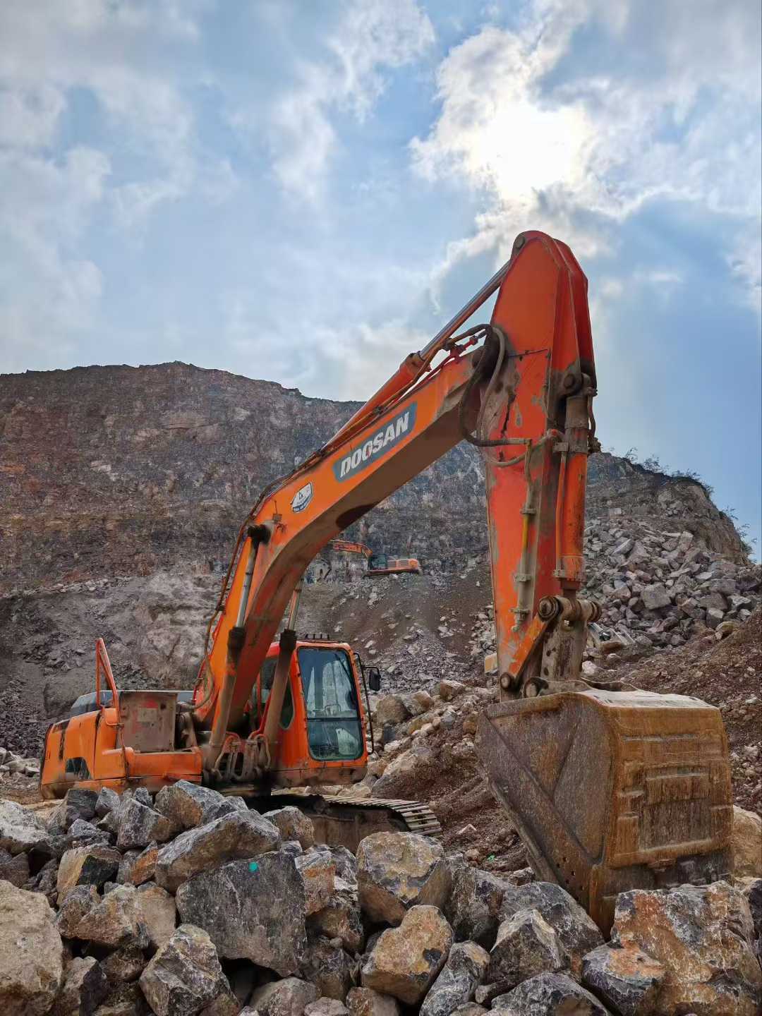 Used Doosan DL300 Excavator 2015 Model / 6