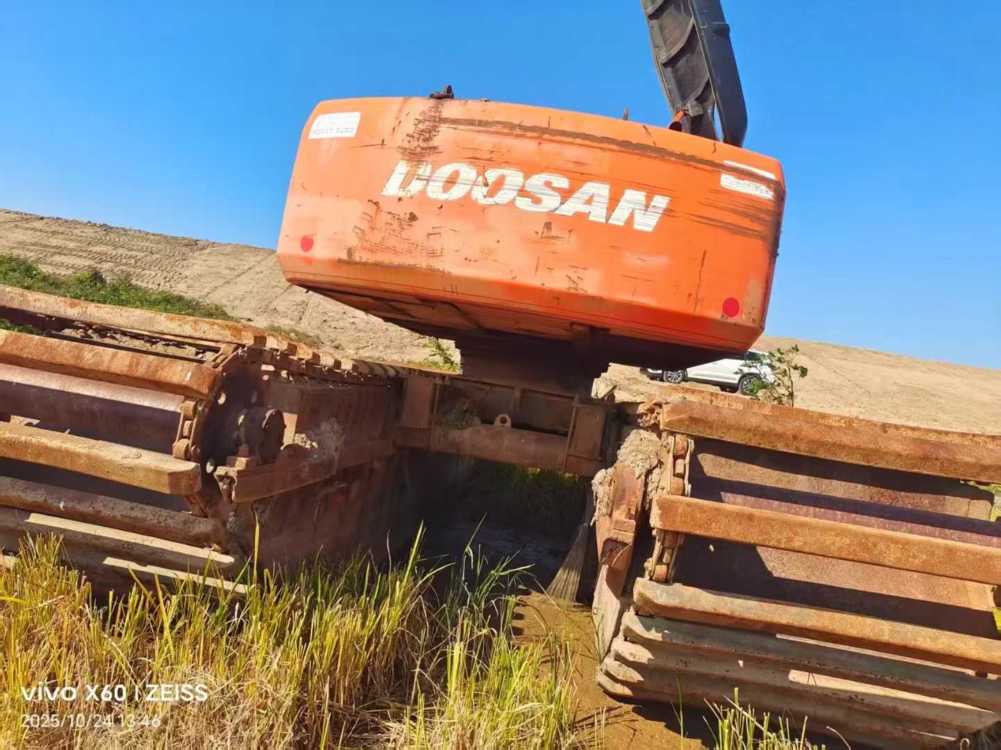 Used Doosan DH220-7 Excavator 2016 Model / 3