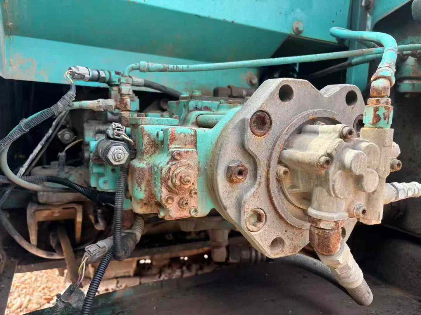 Used Kobelco SK200 Excavator 2016 Model / 2