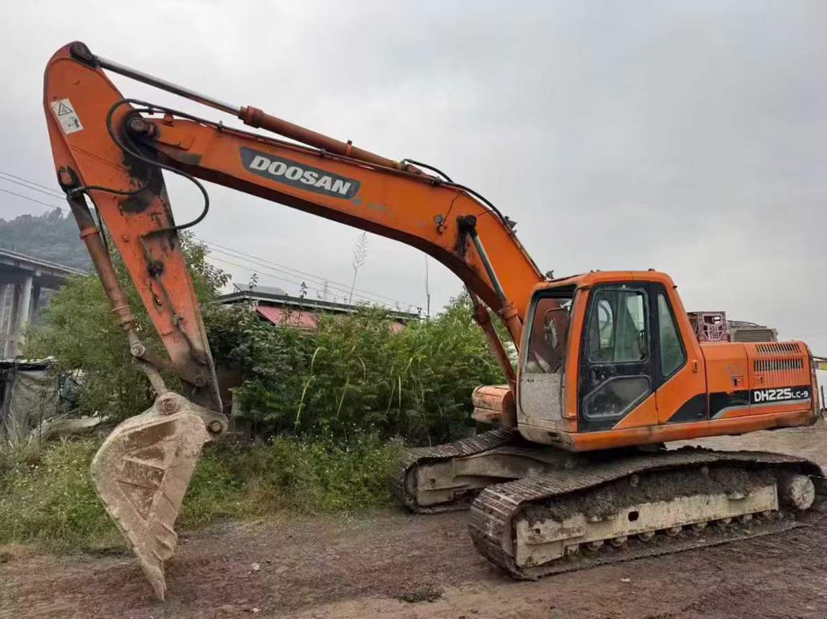 Used Doosan S225 Excavator 2010 Model