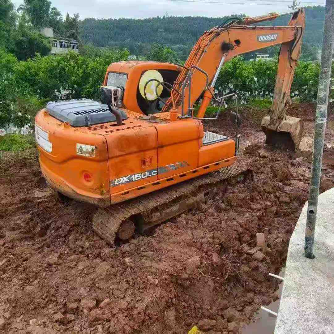 Used Doosan DX15 Excavator 2014 Model / 6