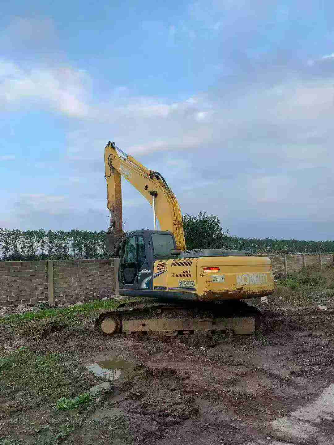 Used Kobelco SK210 Excavator 2013 Model / 3