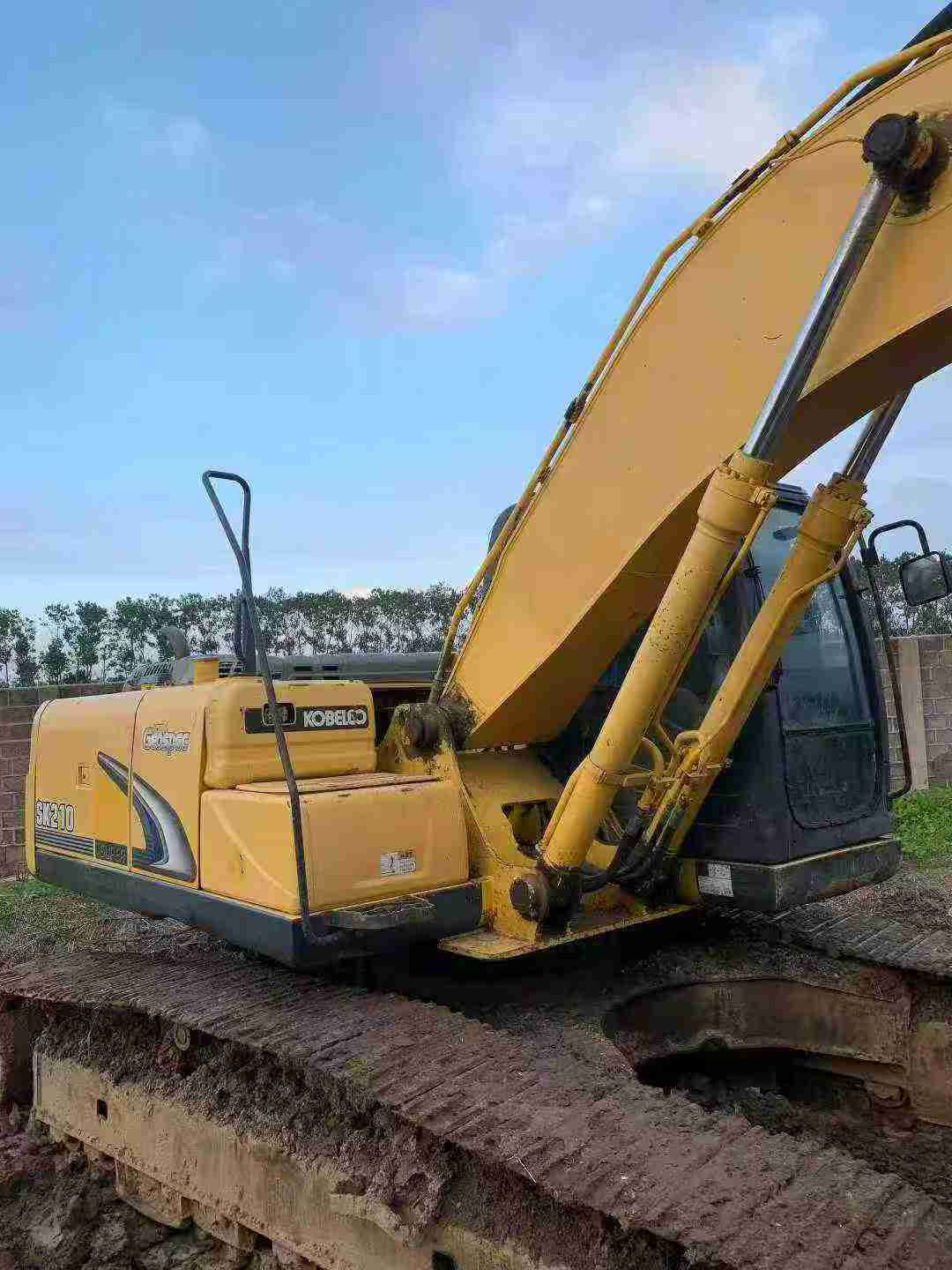 Used Kobelco SK210 Excavator 2013 Model / 2