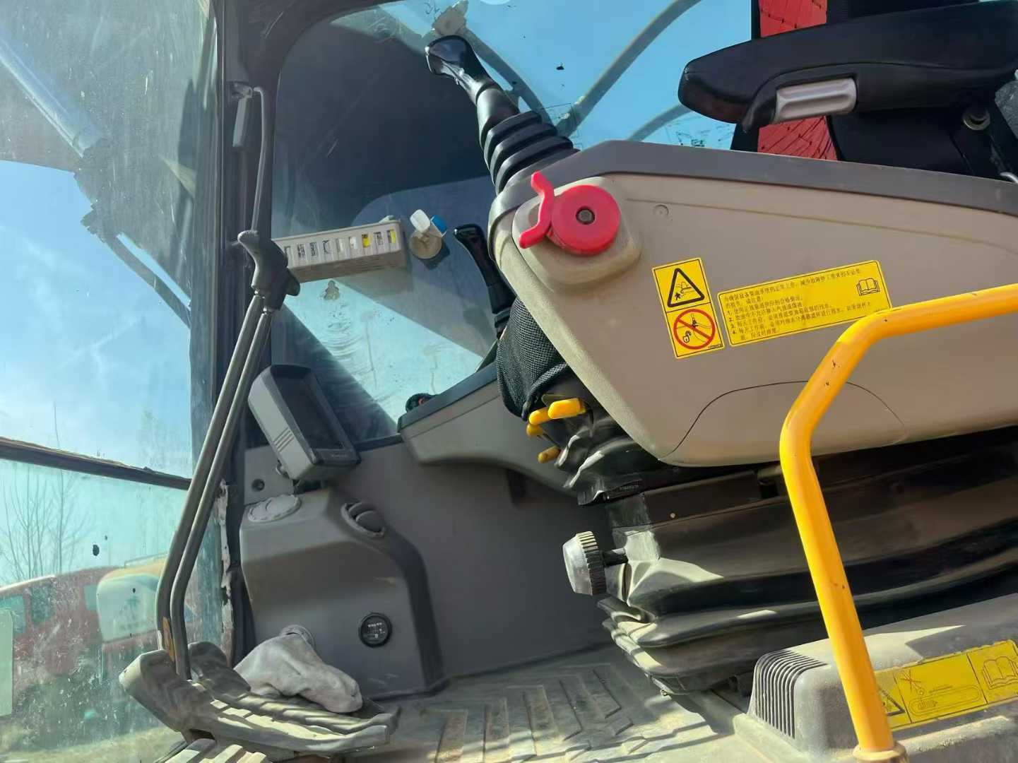 Used Volvo EC200 Excavator 2018 Model / 8