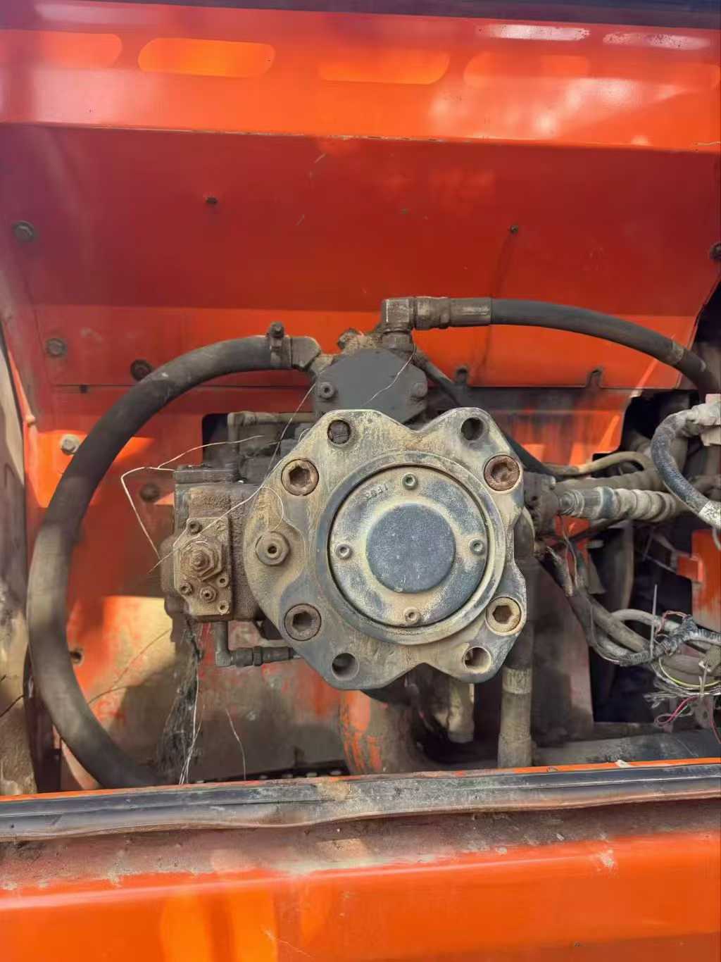 Used Doosan DH220 Excavator 2011 Model / 8