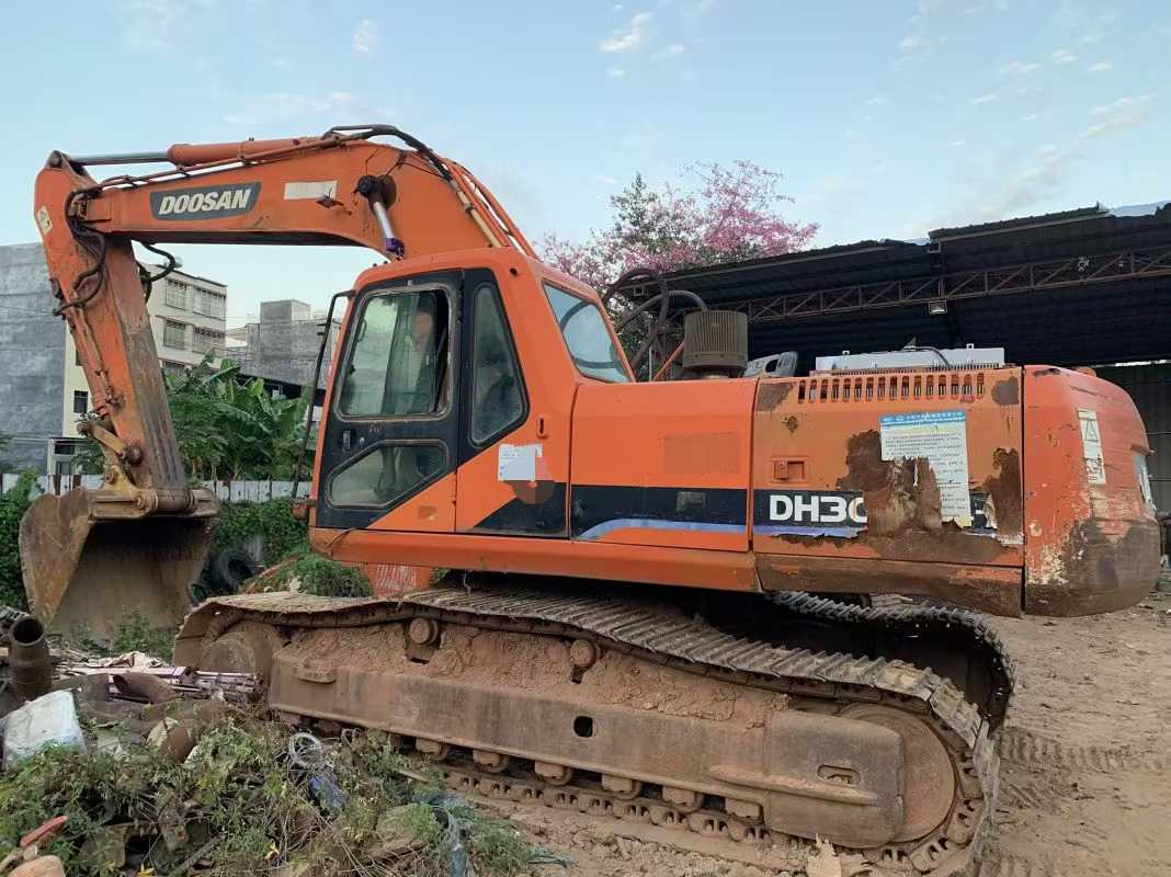 Used Doosan DL300 Excavator 2016 Model