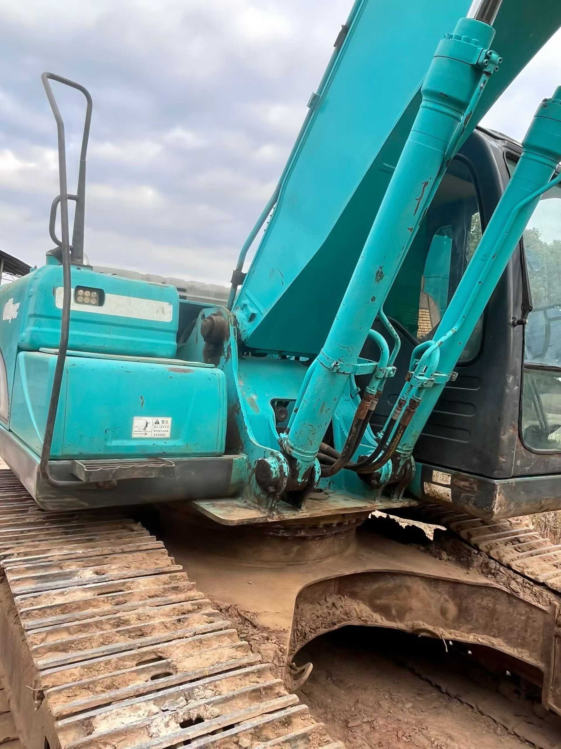 Used Kobelco SK2008 Excavator 2011 Model / 4