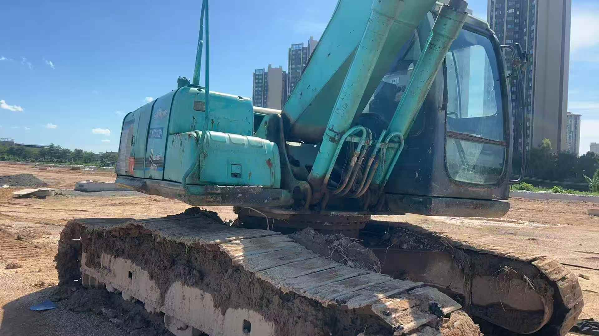 Used Kobelco SK200 Excavator 2016 Model / 2