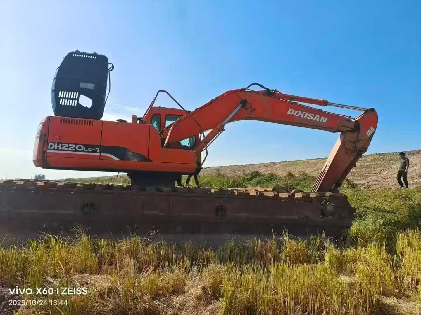 Used Doosan DH220-7 Excavator 2016 Model / 3