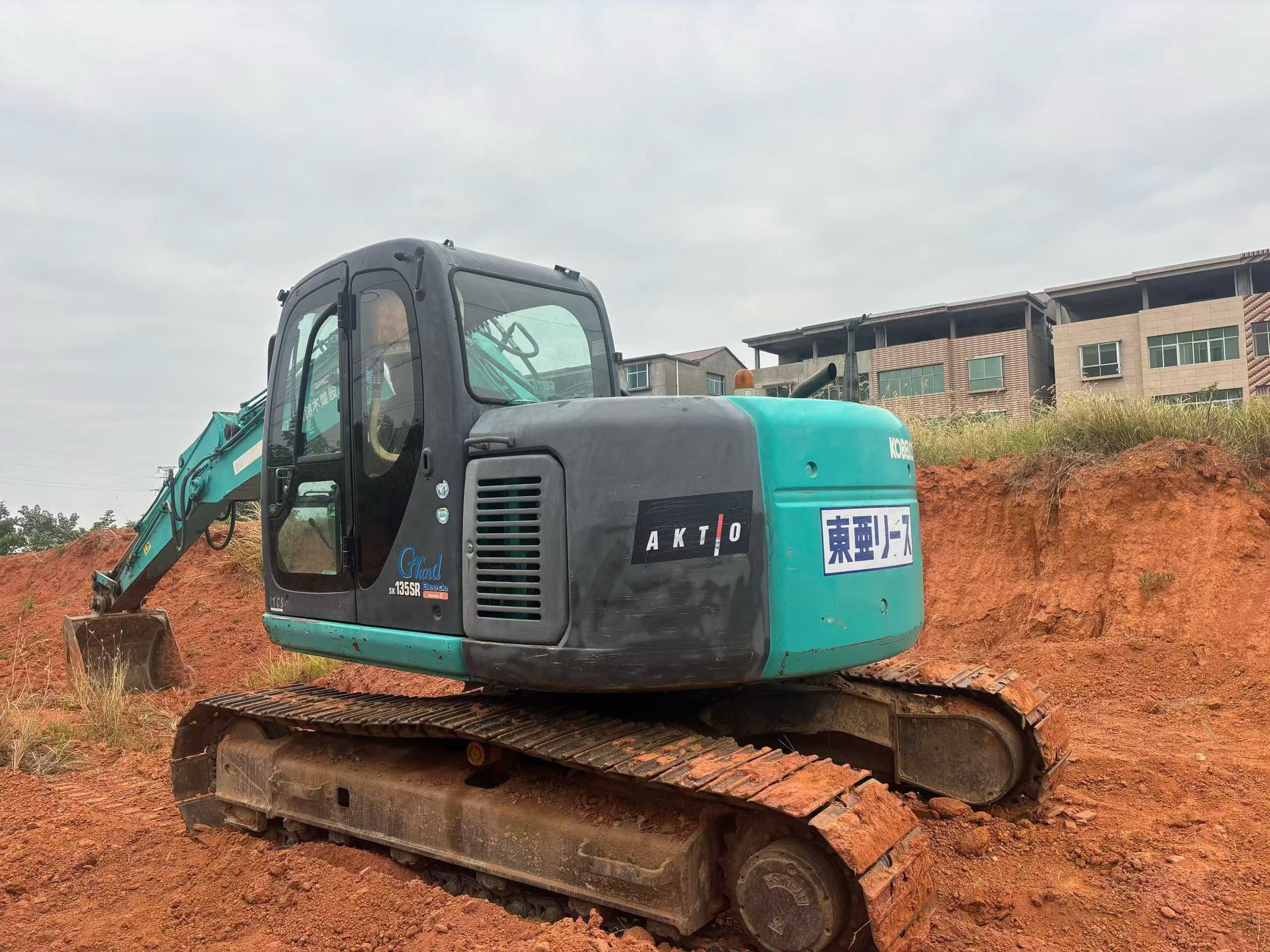 Used Kobelco SK135 Excavator 2016 Model / 3