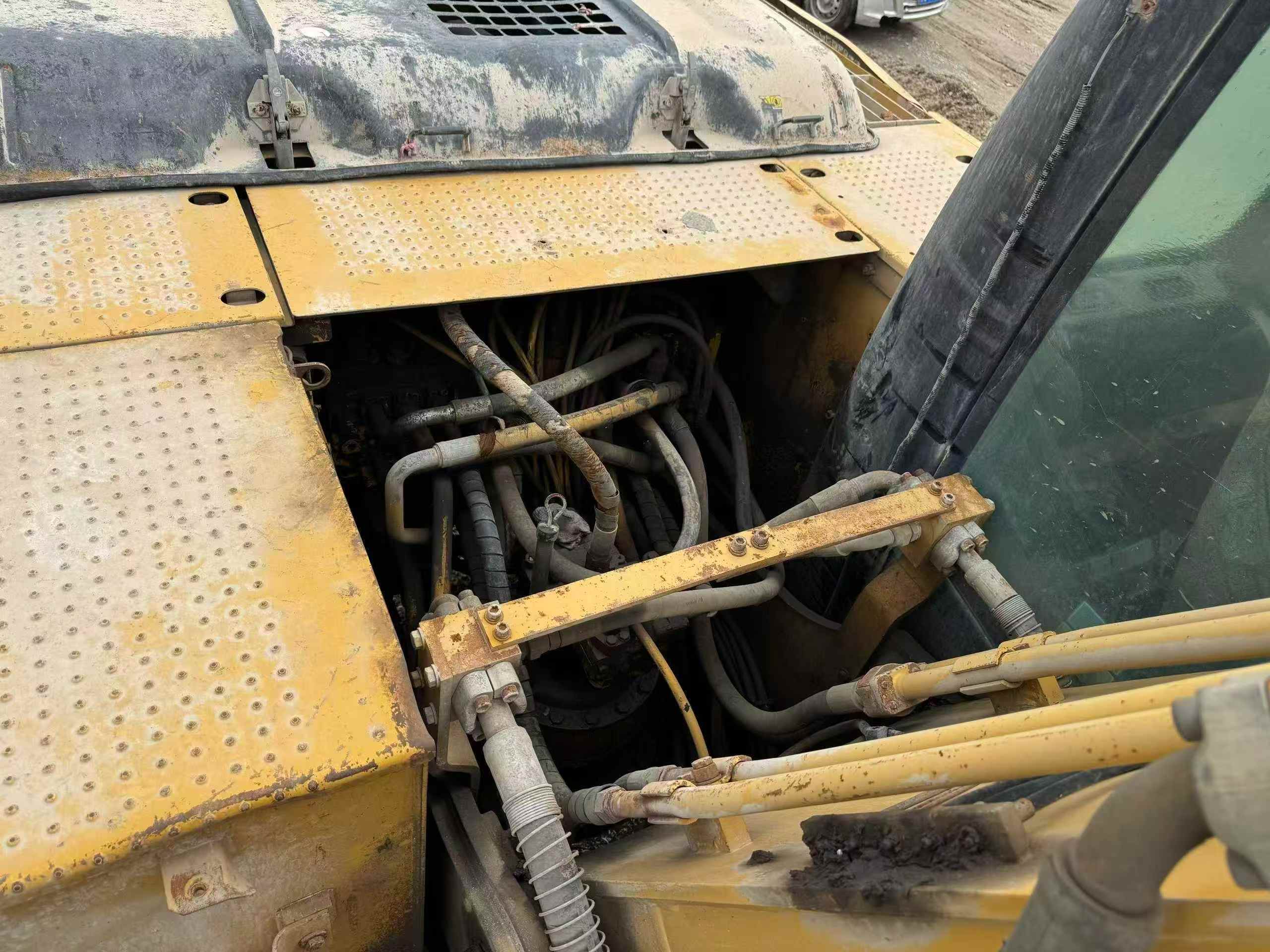 Used Caterpillar 323 Excavator 2011 Model / 4