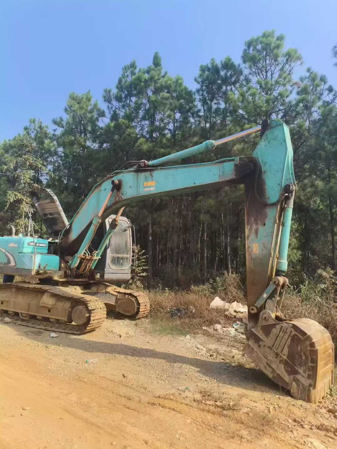 Used Kobelco SK200 Excavator 2012 Model / 4
